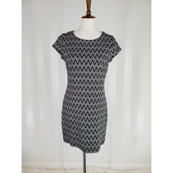 New York & Company Dresses & Skirts - NEW YORK & CO Women's Black & Gray Patterned Shift Dress Sz M